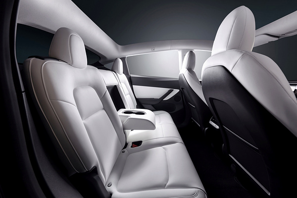 Tesla Model Y Long Range (GEN1) secondrowseats view