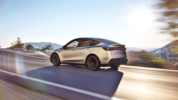 Tesla Model Y Long Range RWD dynamic view