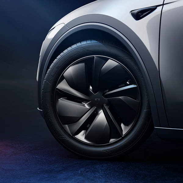 Tesla Model Y Long Range RWD wheels view