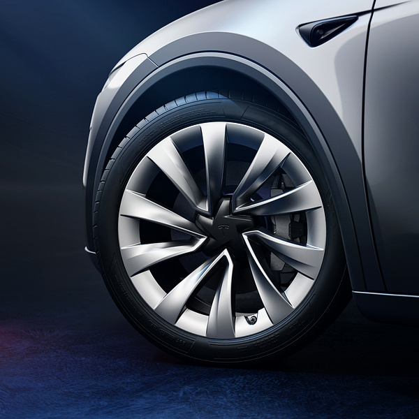 Tesla Model Y Long Range RWD wheels view
