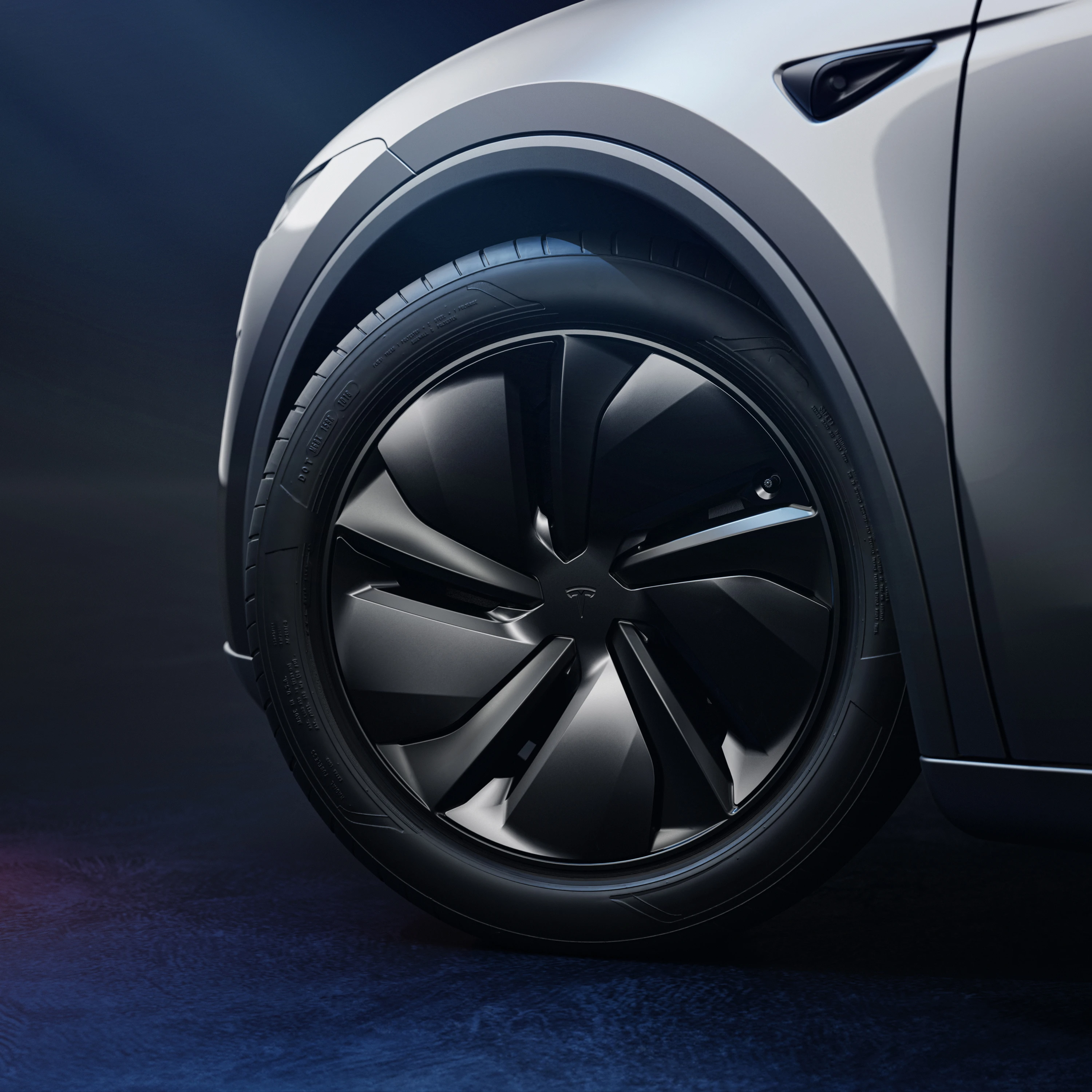 Tesla Model Y RWD wheels view