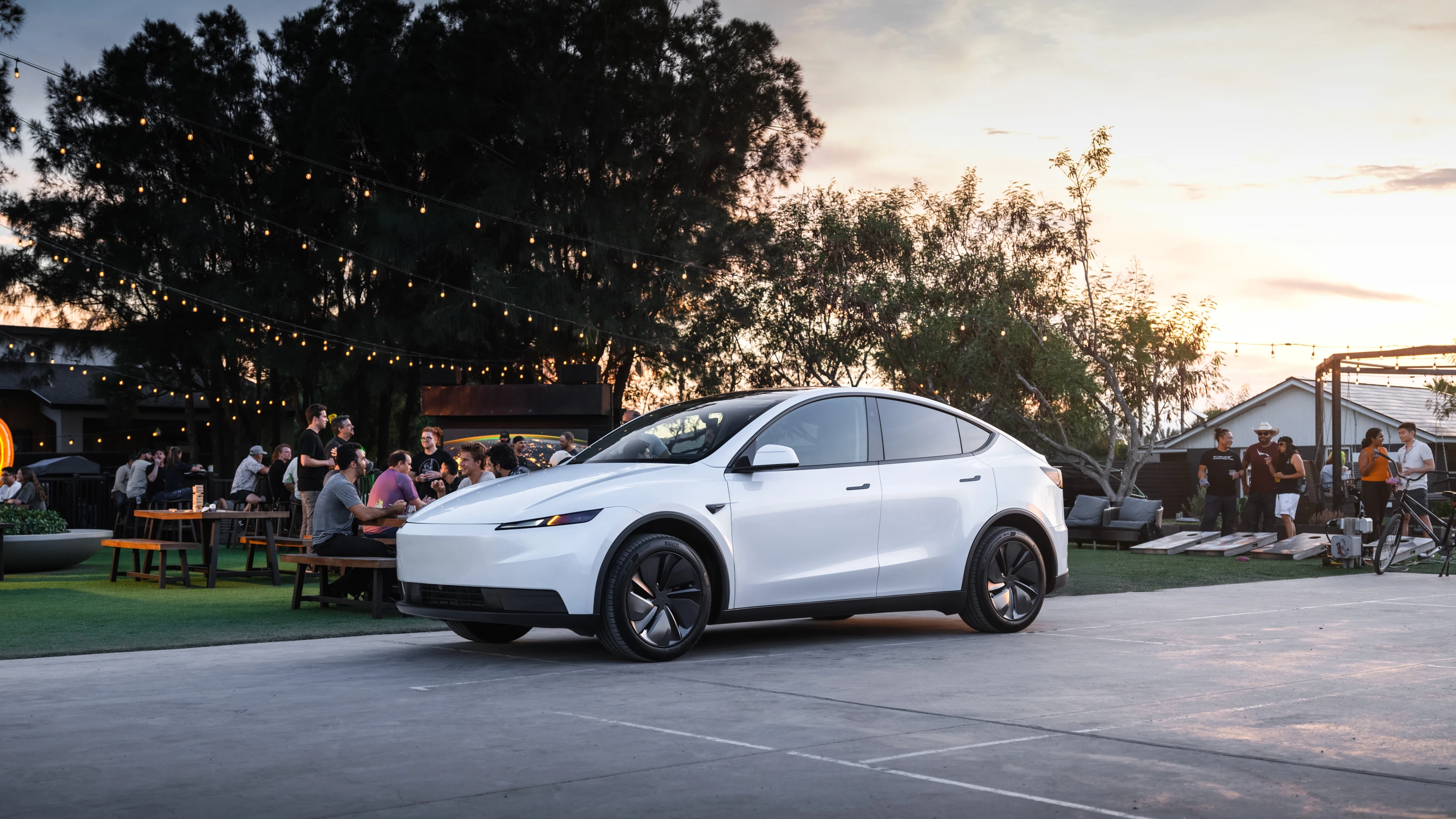 Tesla Model Y Standard exterior view