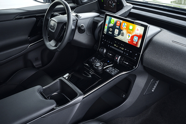 Toyota bZ4X AWD screens view