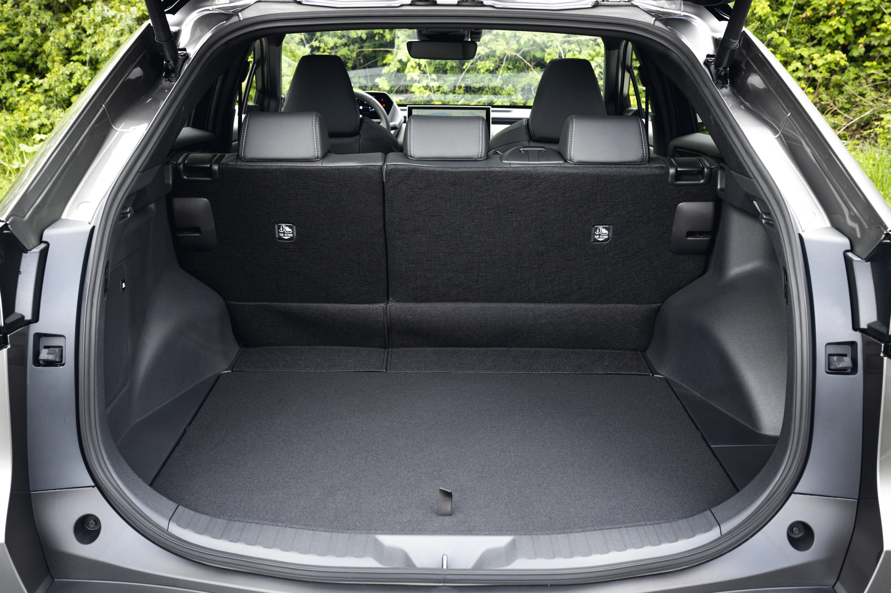 Toyota bZ4X AWD (GEN1) trunk view