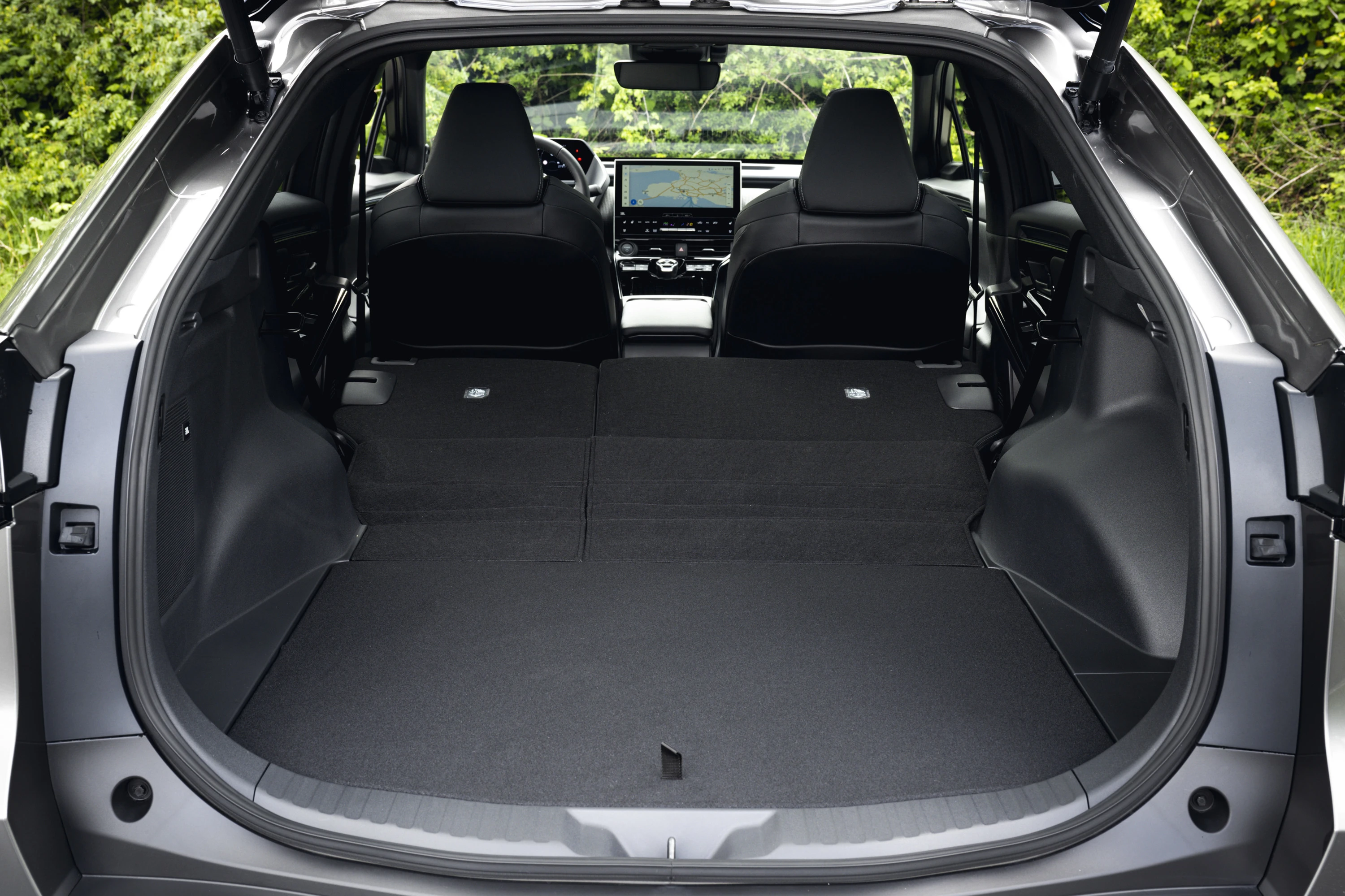 Toyota bZ4X AWD (GEN1) trunk view