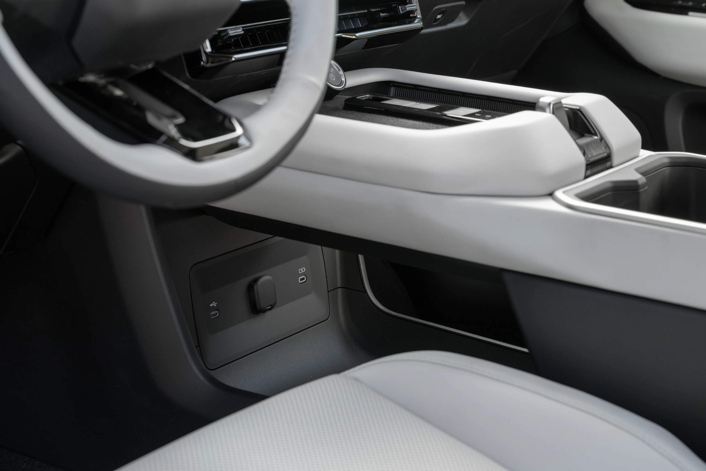 Toyota Highlander AWD 95.8 kWh details view