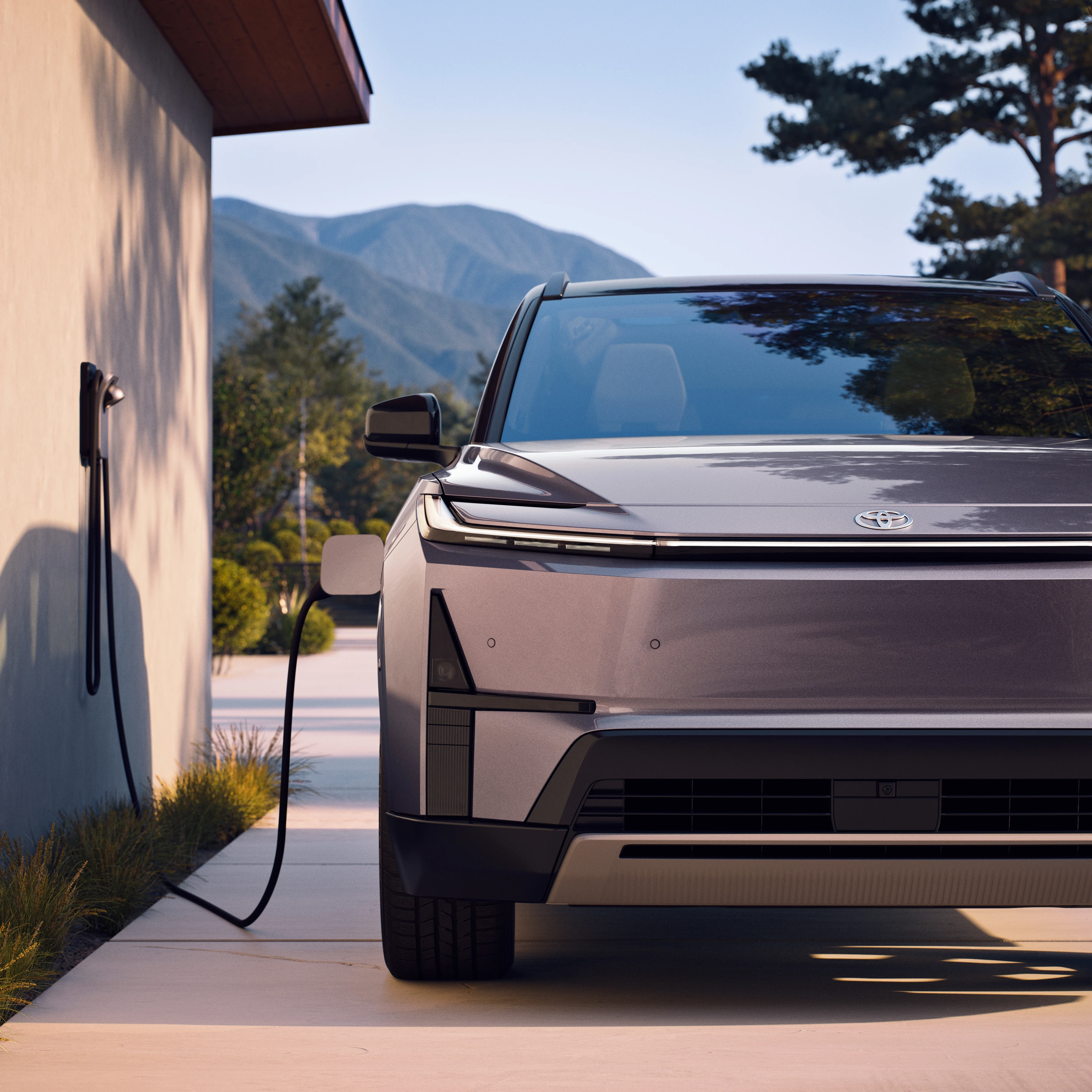Toyota Highlander AWD 95.8 kWh charging view