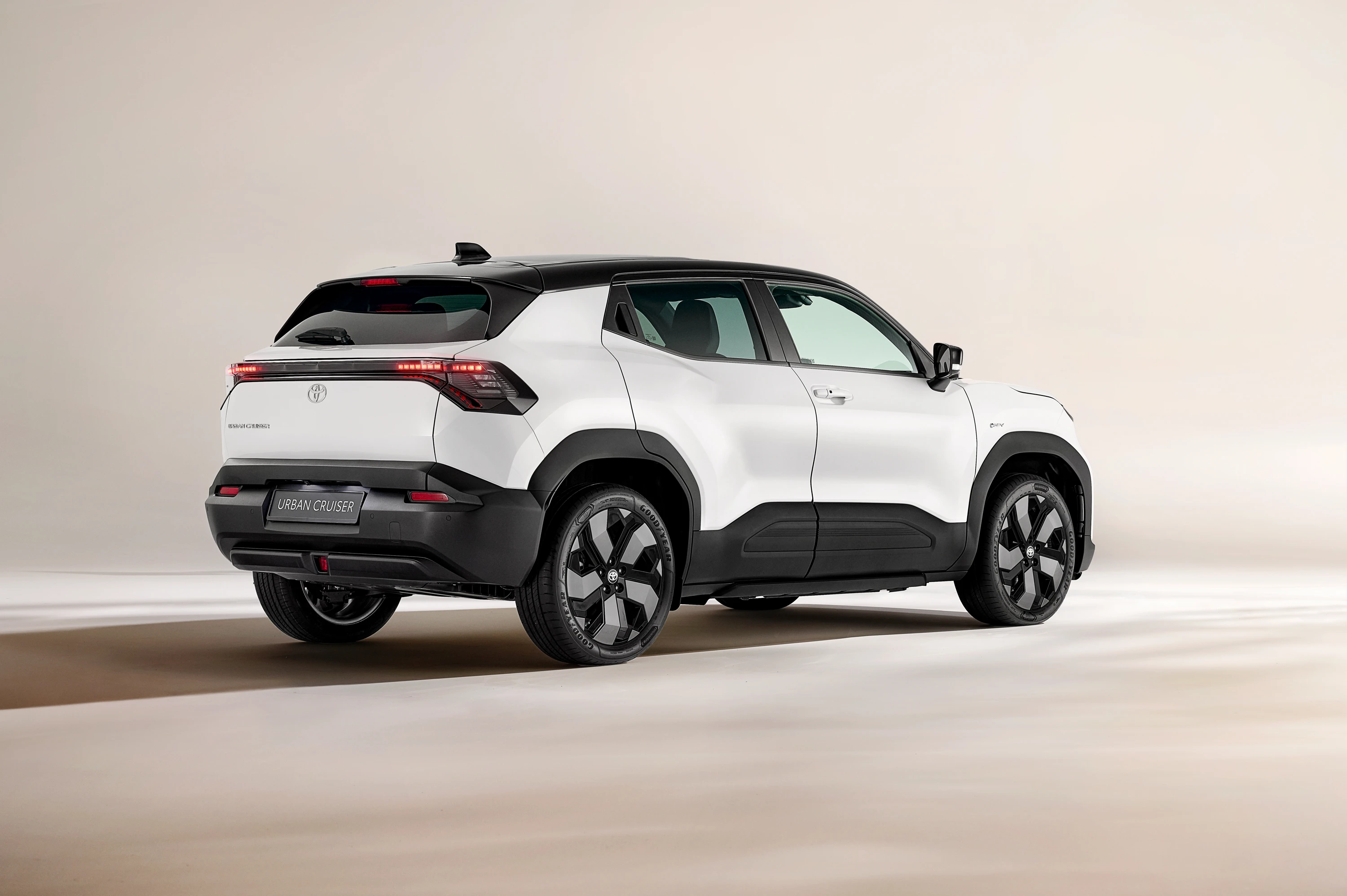 Toyota Urban Cruiser 48.8 kWh FWD exterior view