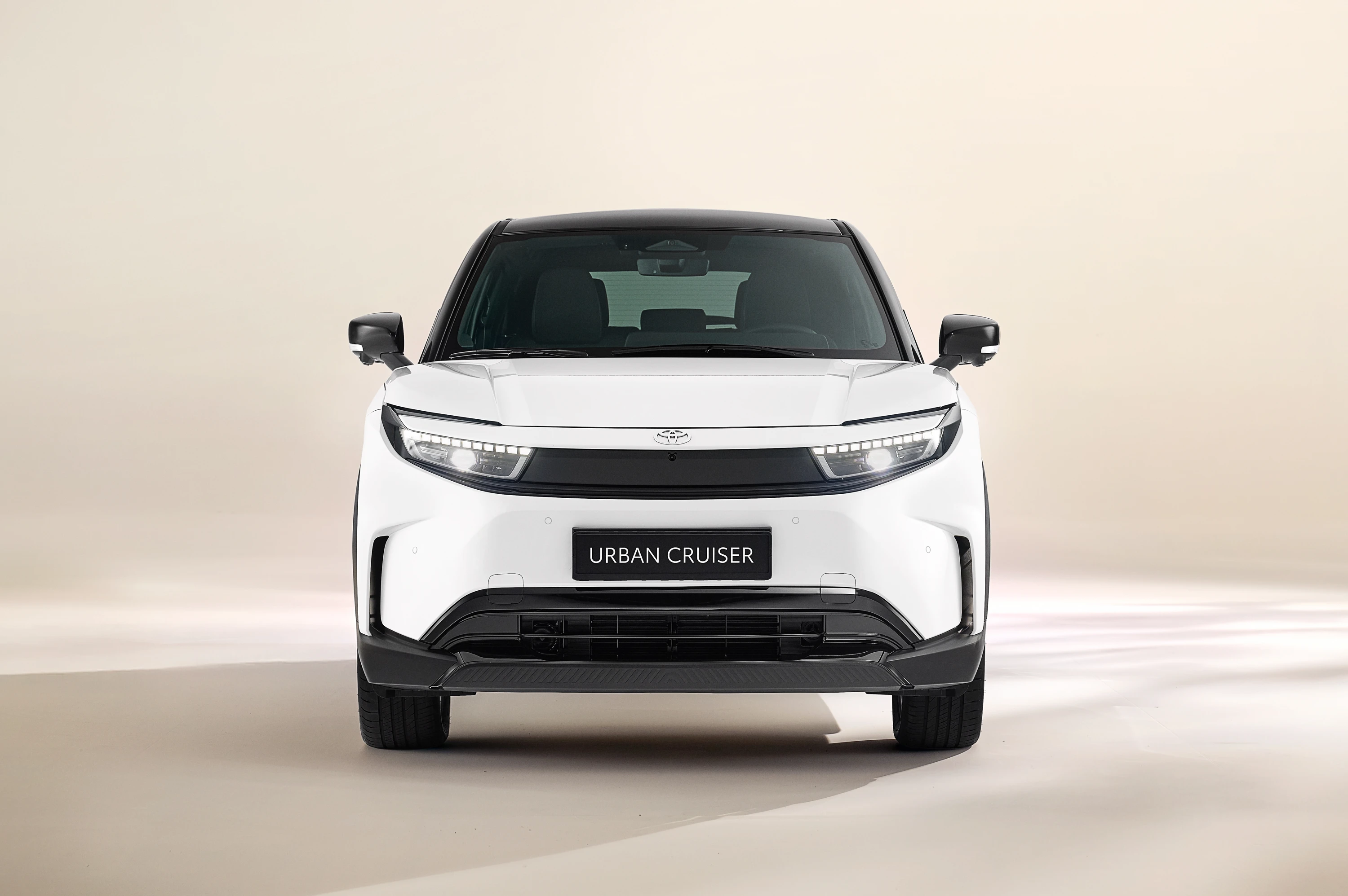 Toyota Urban Cruiser 61.1 kWh FWD exterior view