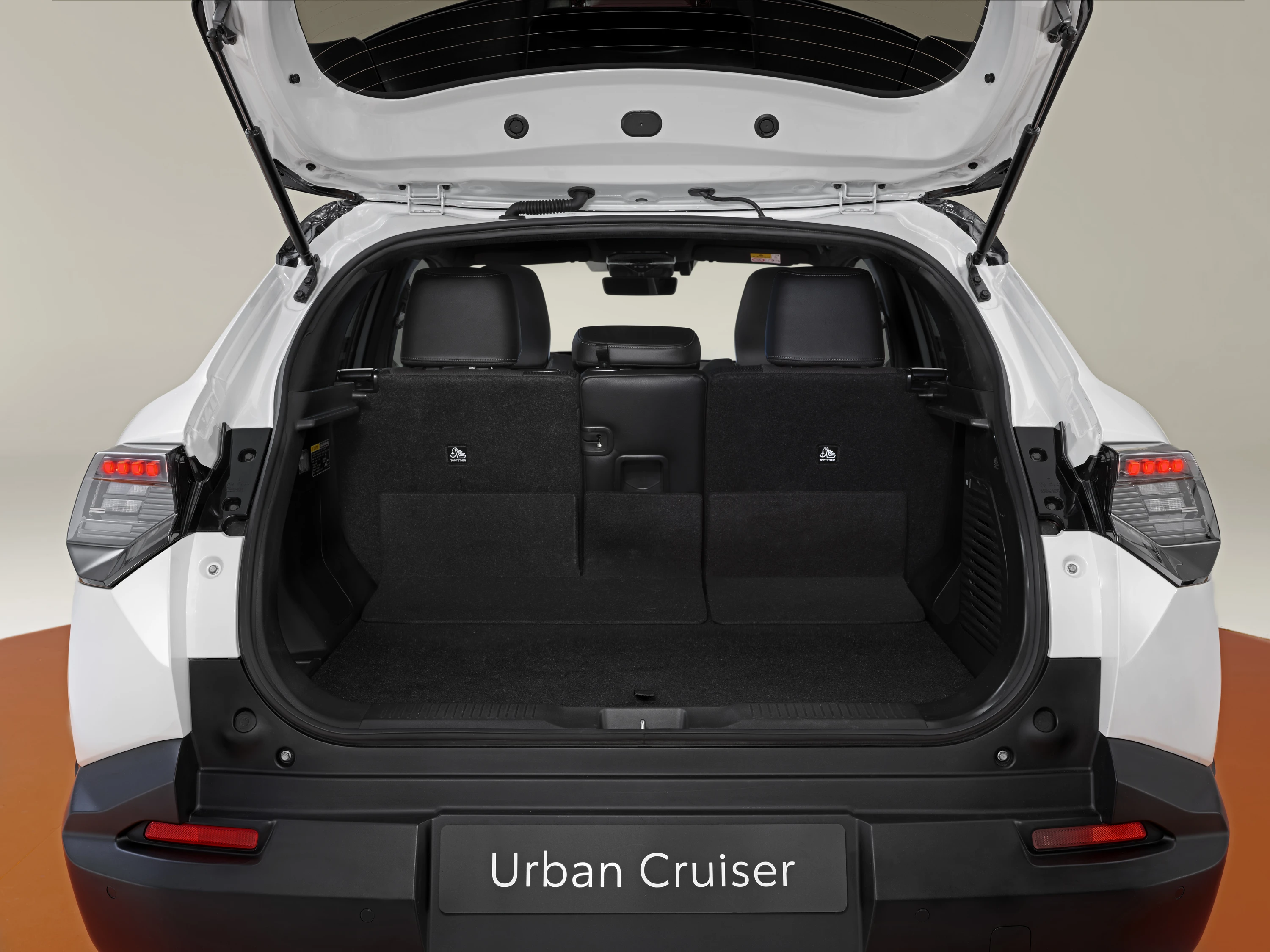 Toyota Urban Cruiser 61.1 kWh FWD trunk view