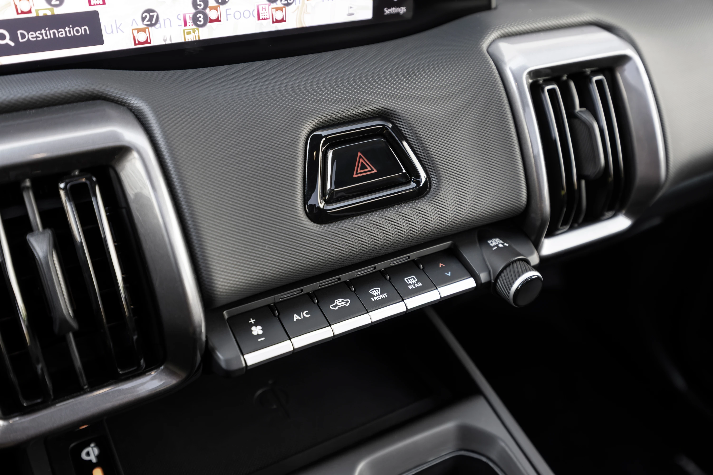 Toyota Urban Cruiser 61.1 kWh FWD details view