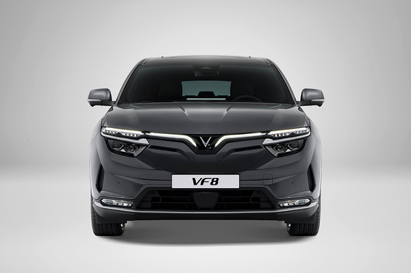 VinFast VF8 Plus headligts view