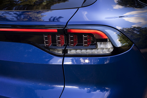 VinFast VF8 Plus rearlights view