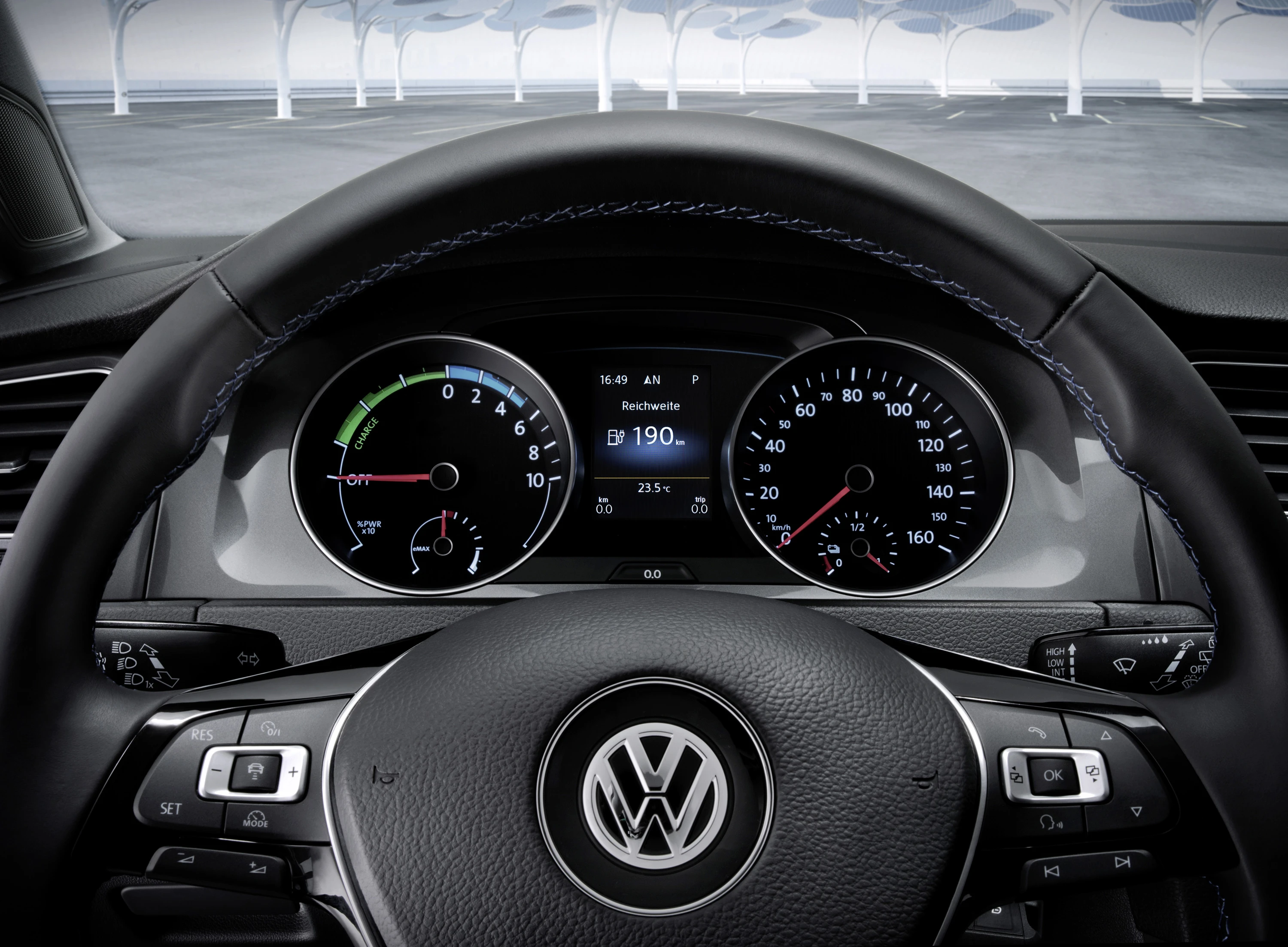 Volkswagen e-Golf 24.2 kWh screens view