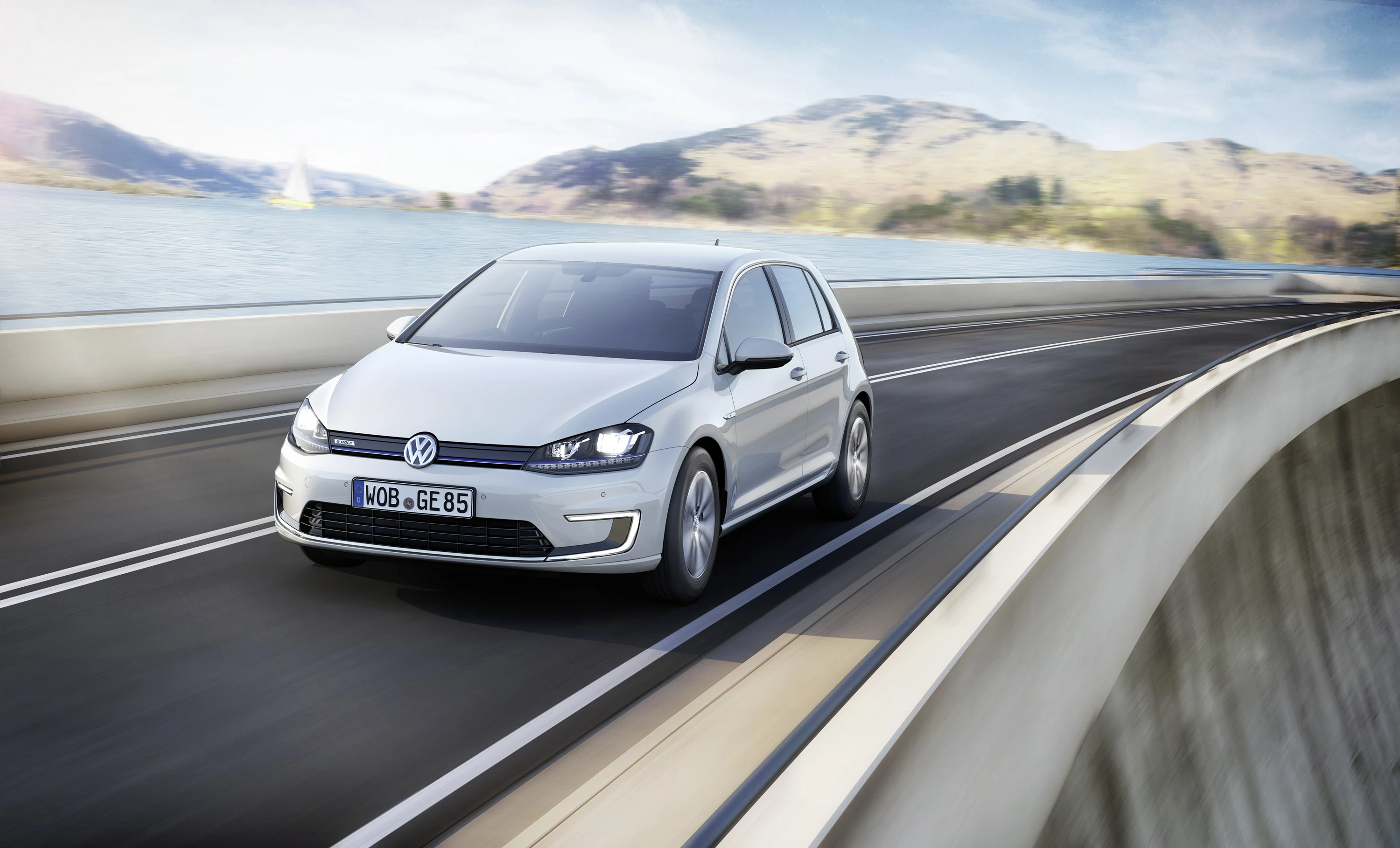 Volkswagen e-Golf 24.2 kWh exterior view