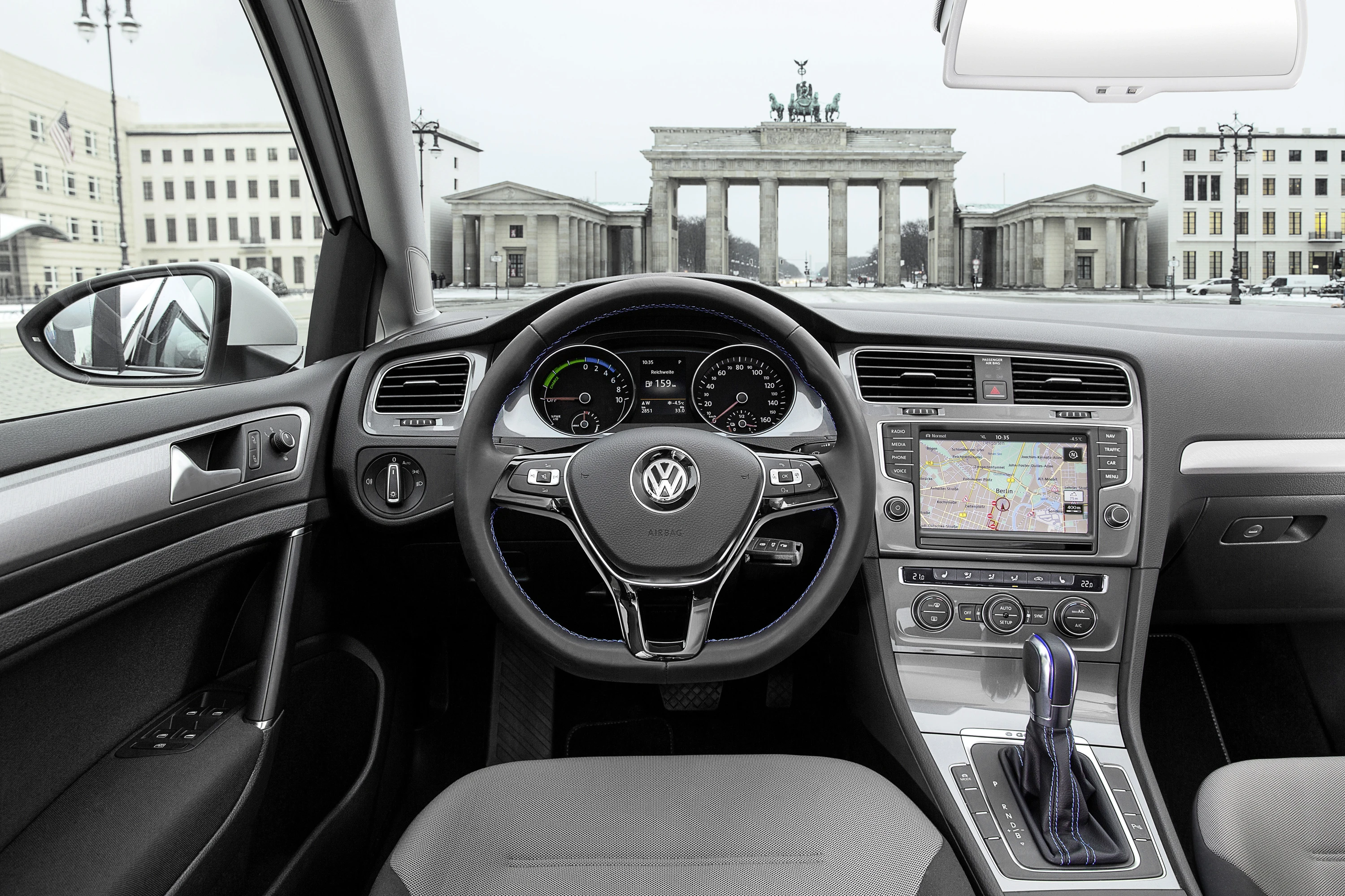 Volkswagen e-Golf 24.2 kWh interior view