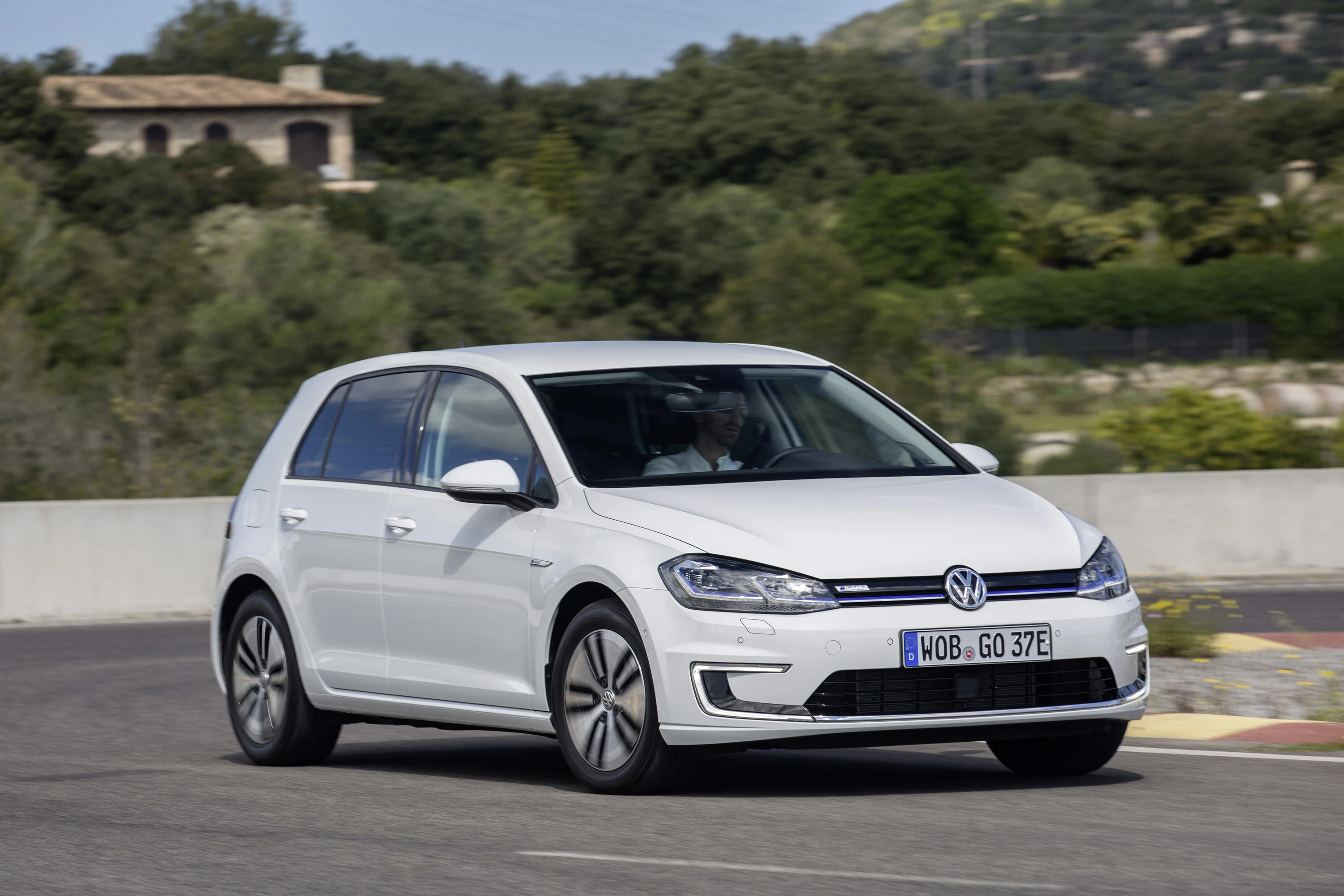 Volkswagen e-Golf 35.8 kWh exterior view