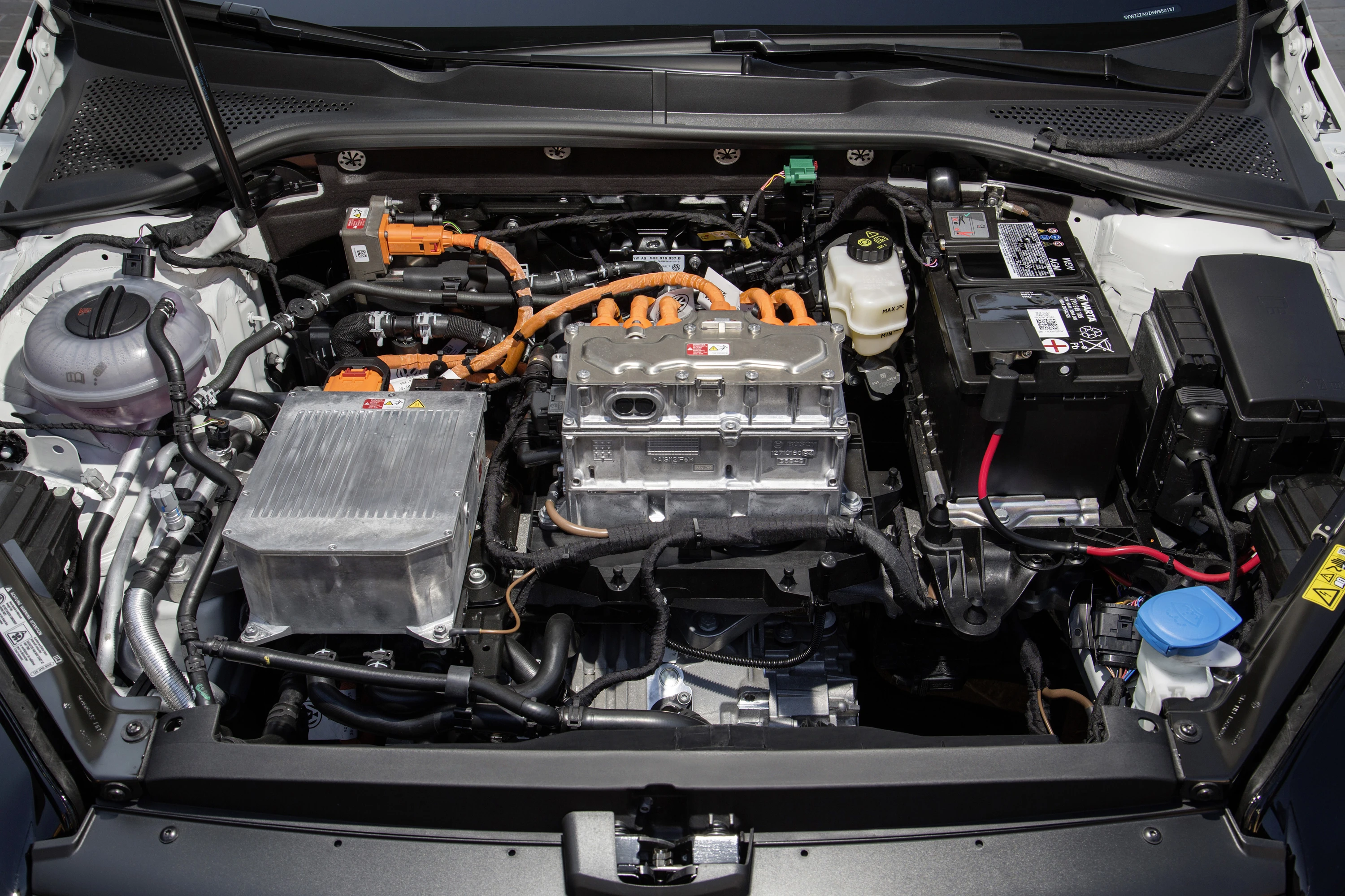Volkswagen e-Golf 35.8 kWh technology view
