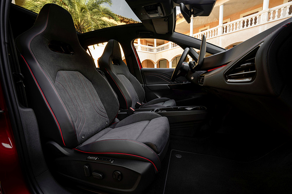 Volkswagen ID.3 GTX frontseats view