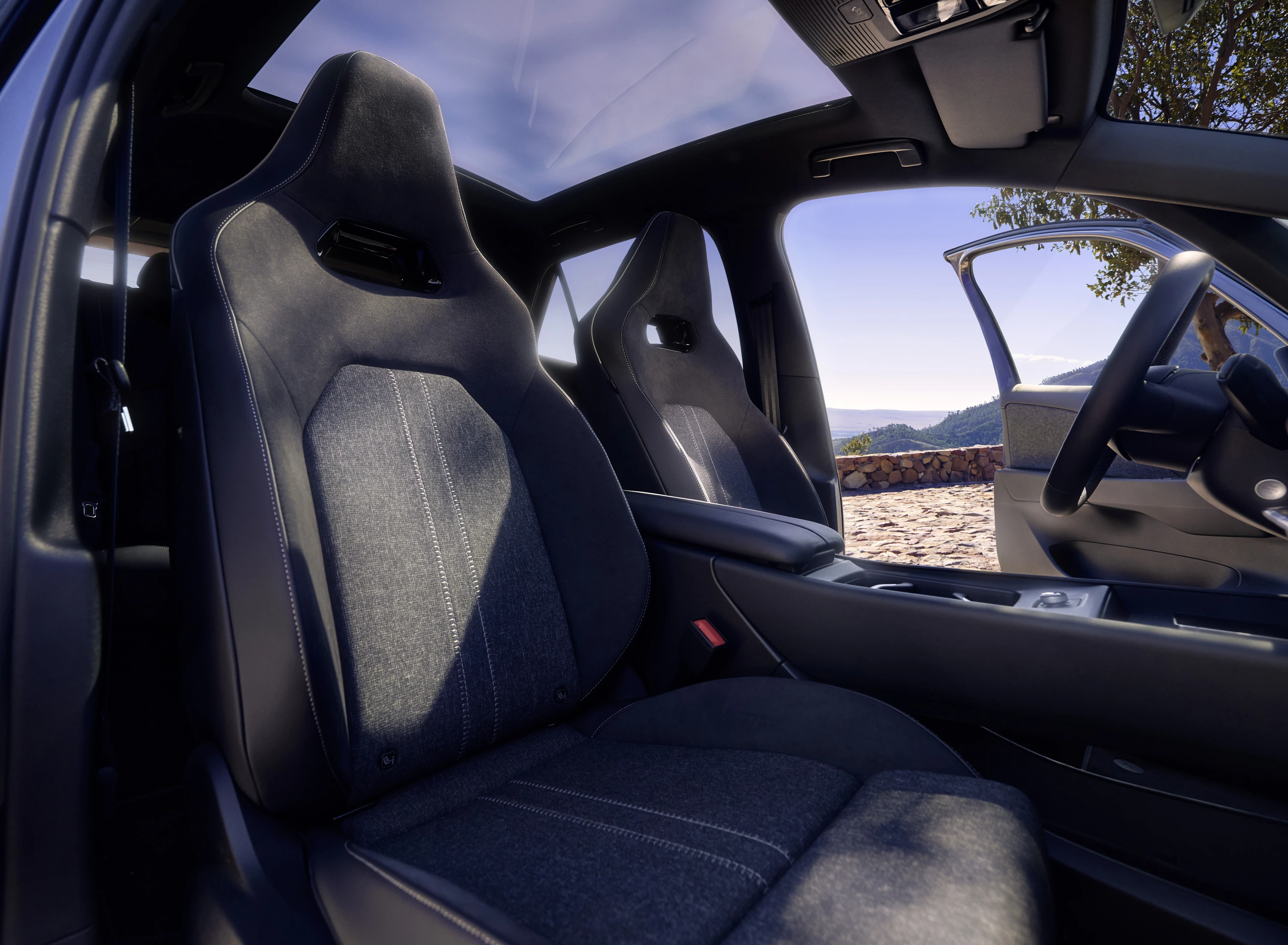Volkswagen ID.3 Neo 58 kWh frontseats view
