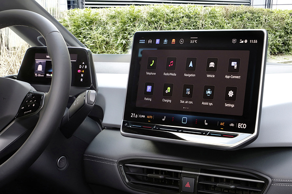 Volkswagen ID.3 Pro S screens view