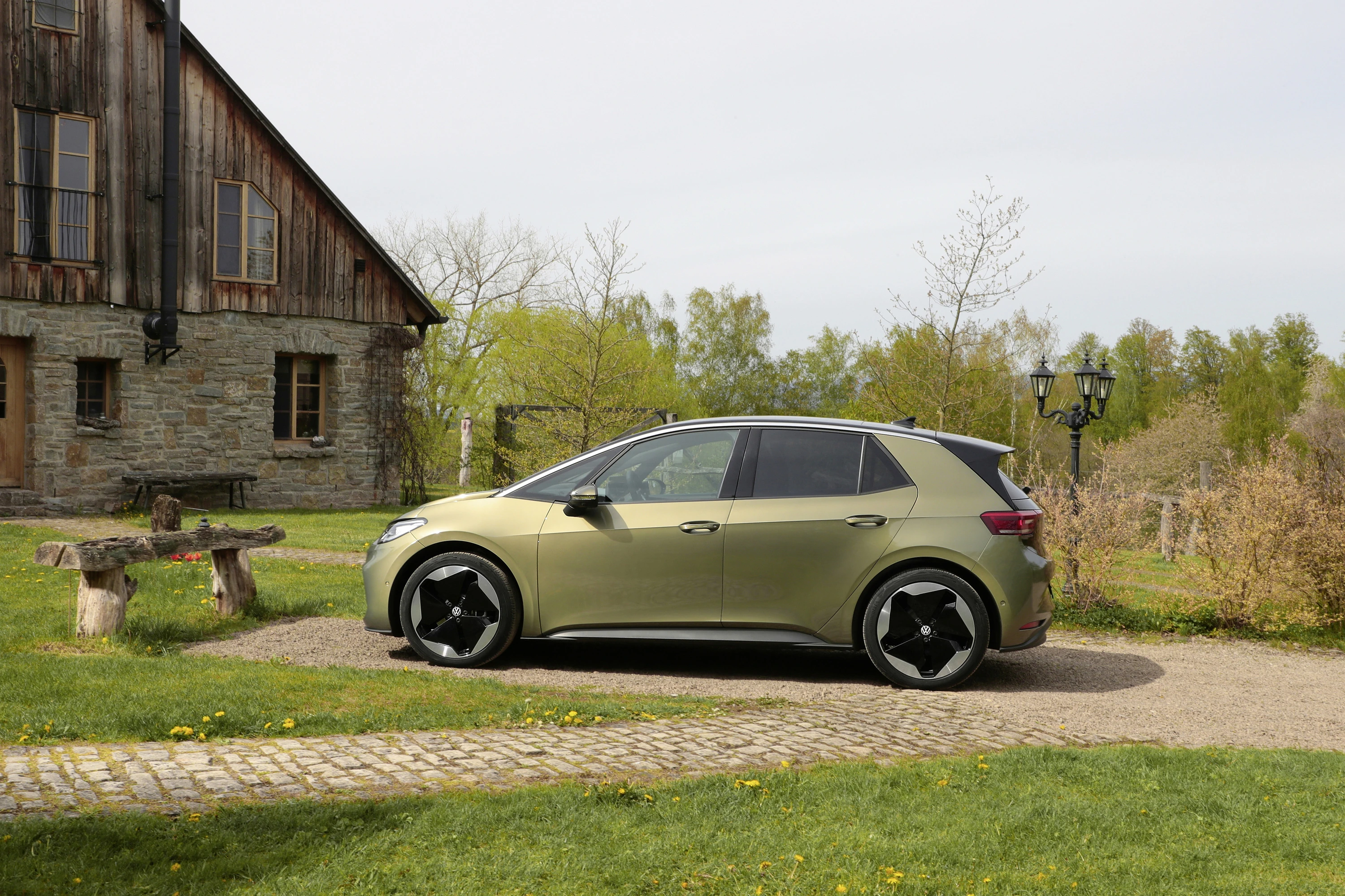 Volkswagen ID.3 Pure exterior view