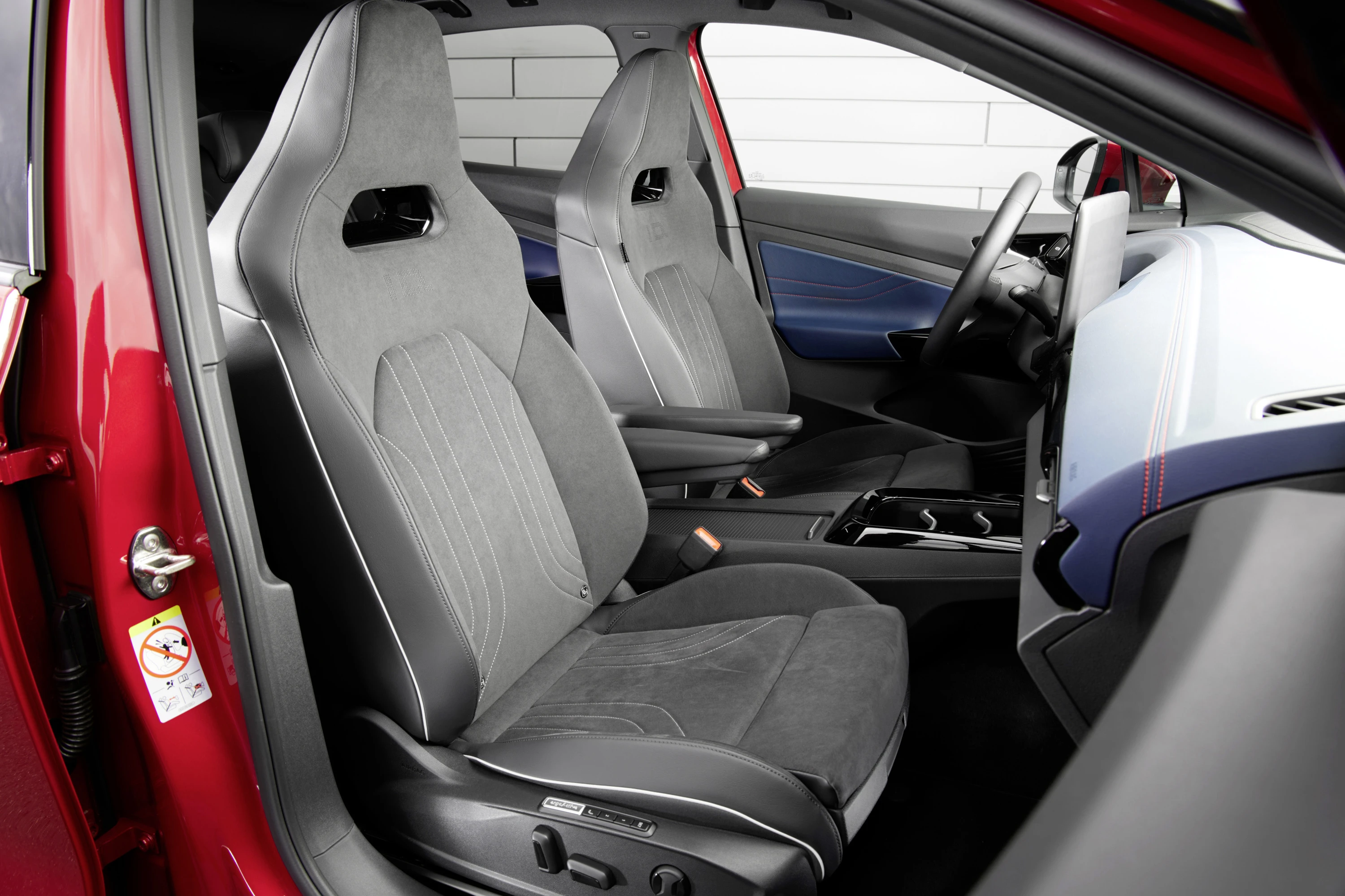 Volkswagen ID.4 GTX 4MOTION frontseats view
