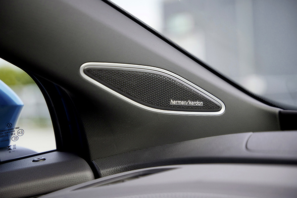 Volkswagen ID.4 Pro speakers view