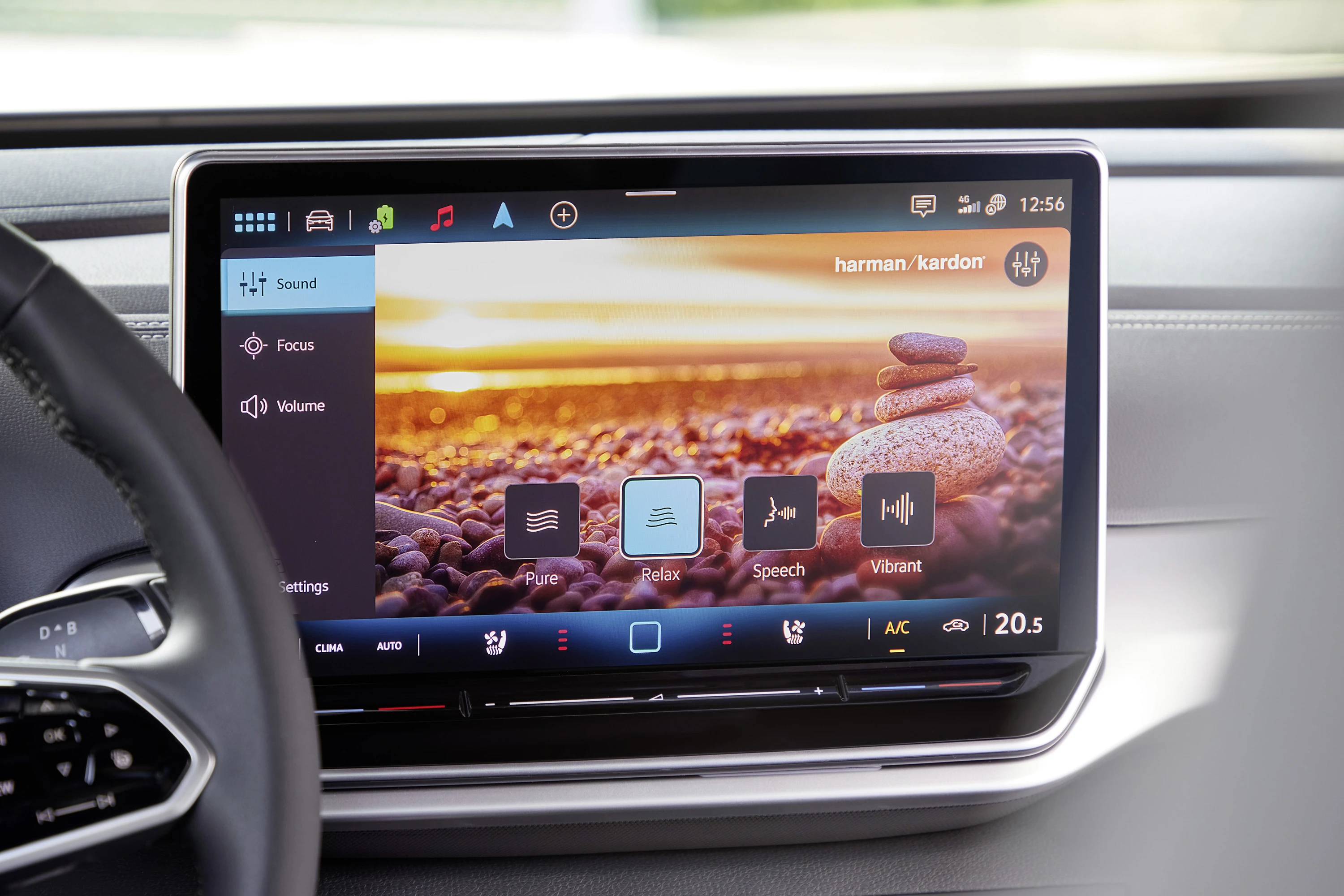 Volkswagen ID.4 Pro 4MOTION screens view