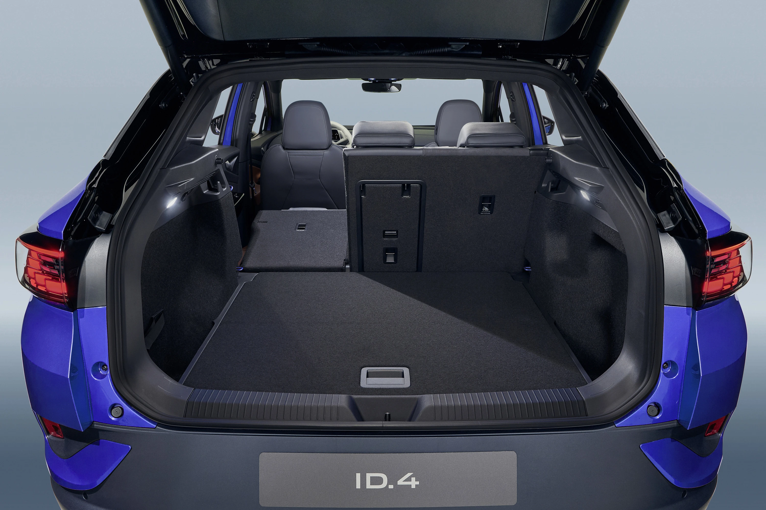 Volkswagen ID.4 Pro 4MOTION trunk view