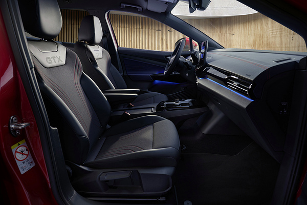 Volkswagen ID.5 GTX 4MOTION frontseats view
