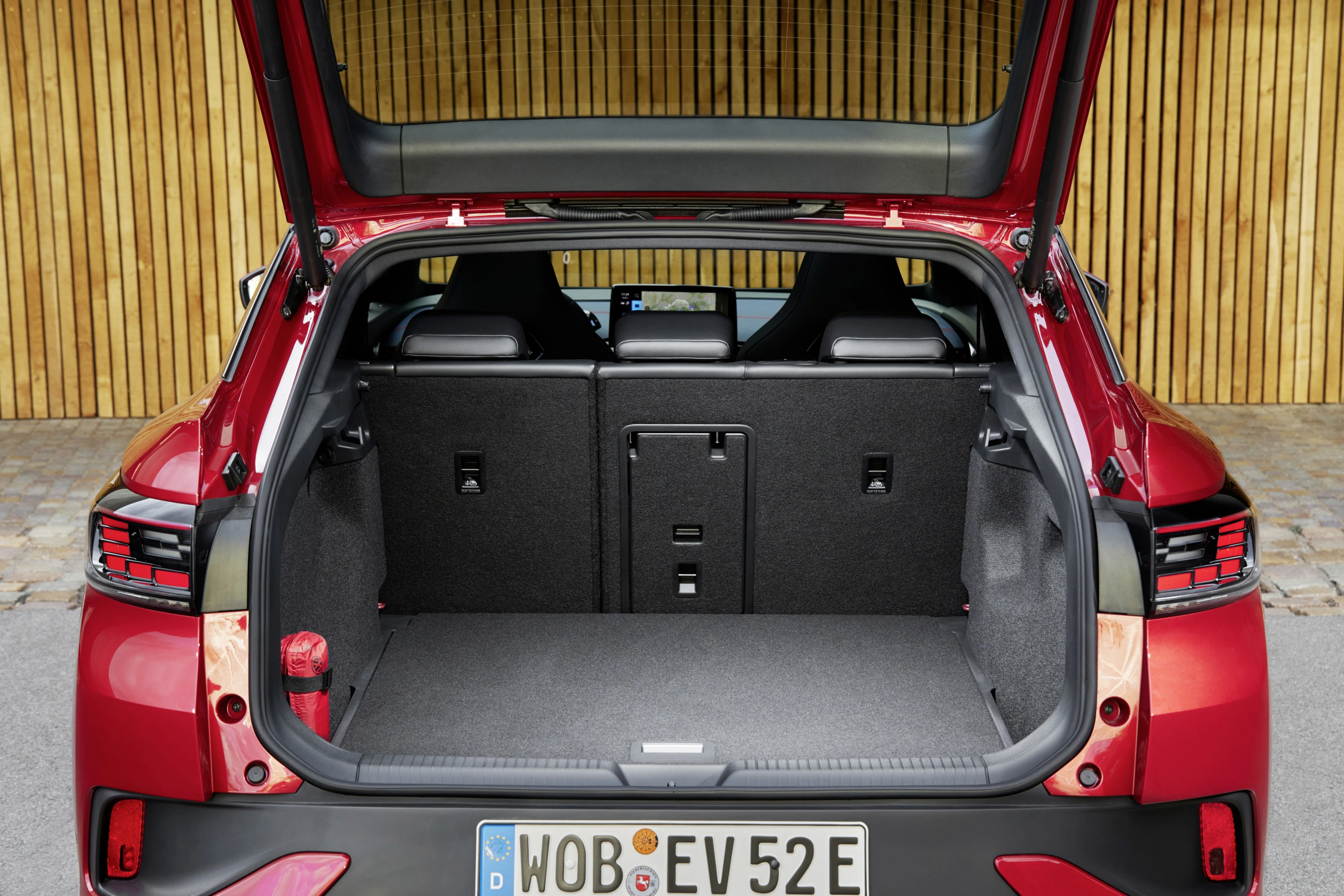 Volkswagen ID.5 GTX 4MOTION trunk view