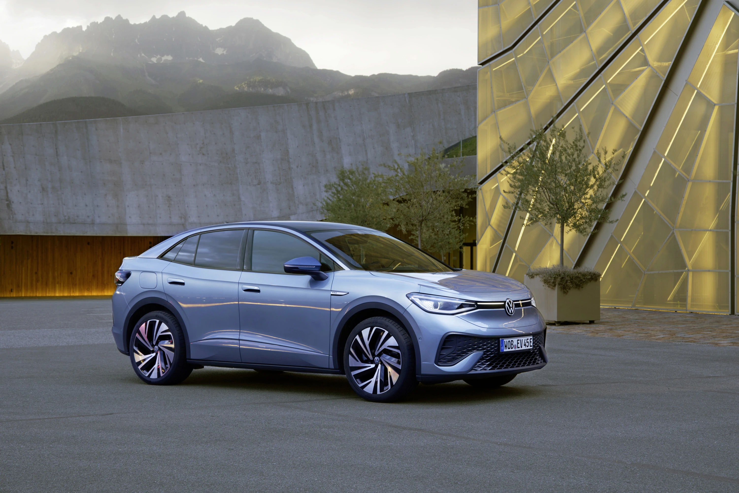 Volkswagen ID.5 Pro (GEN1) electric vehicle variant