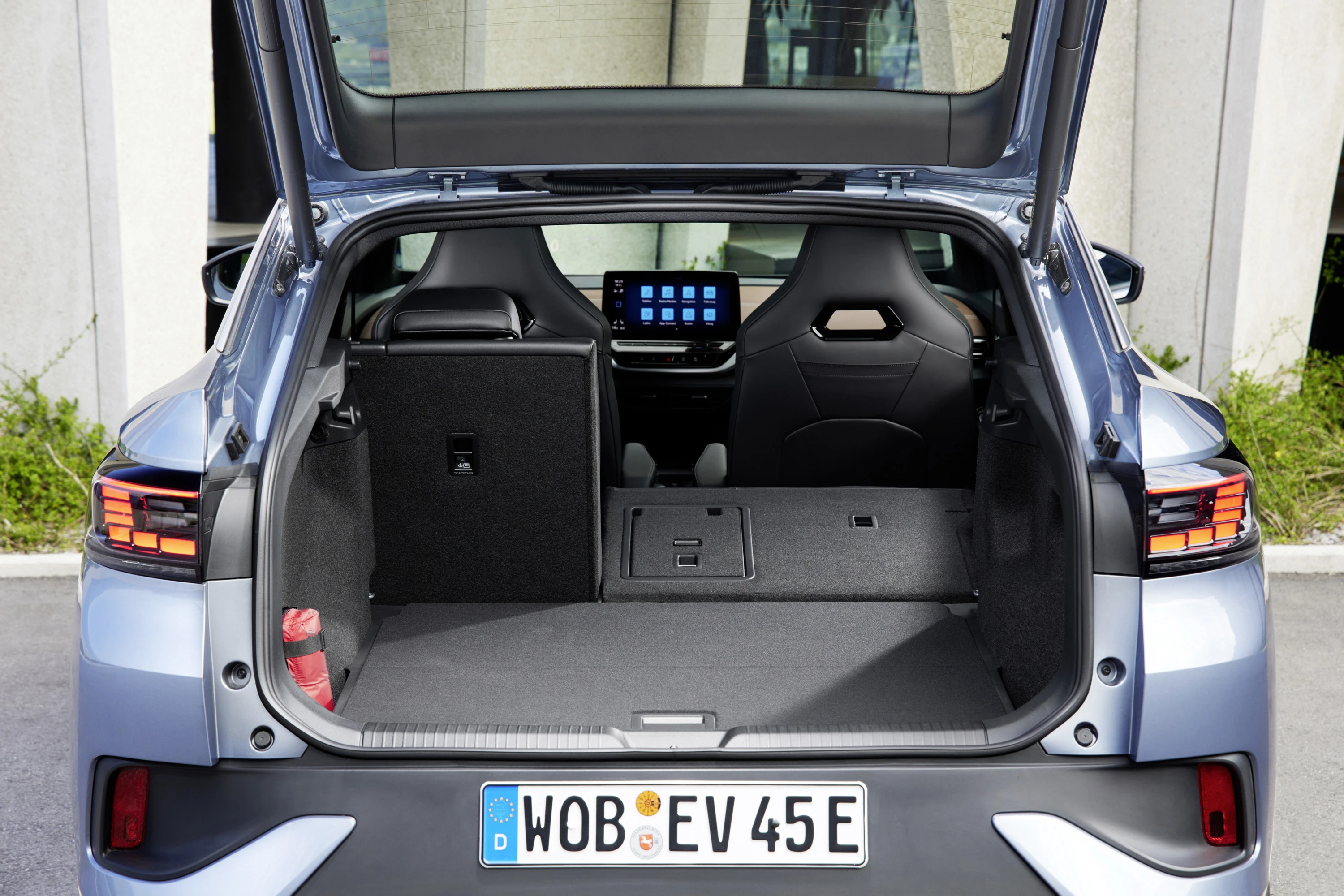 Volkswagen ID.5 Pro trunk view