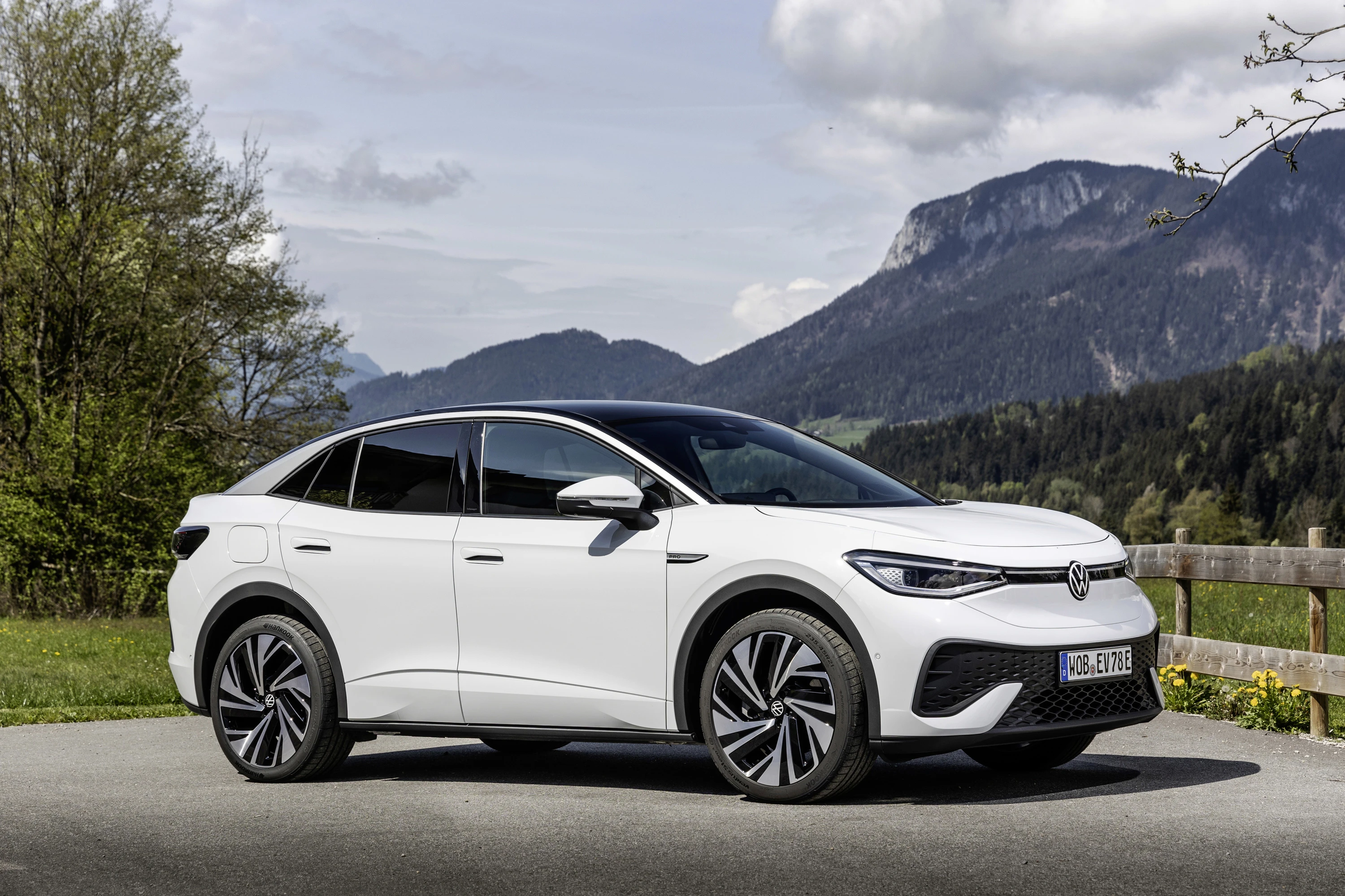 Volkswagen ID.5 Pro exterior view