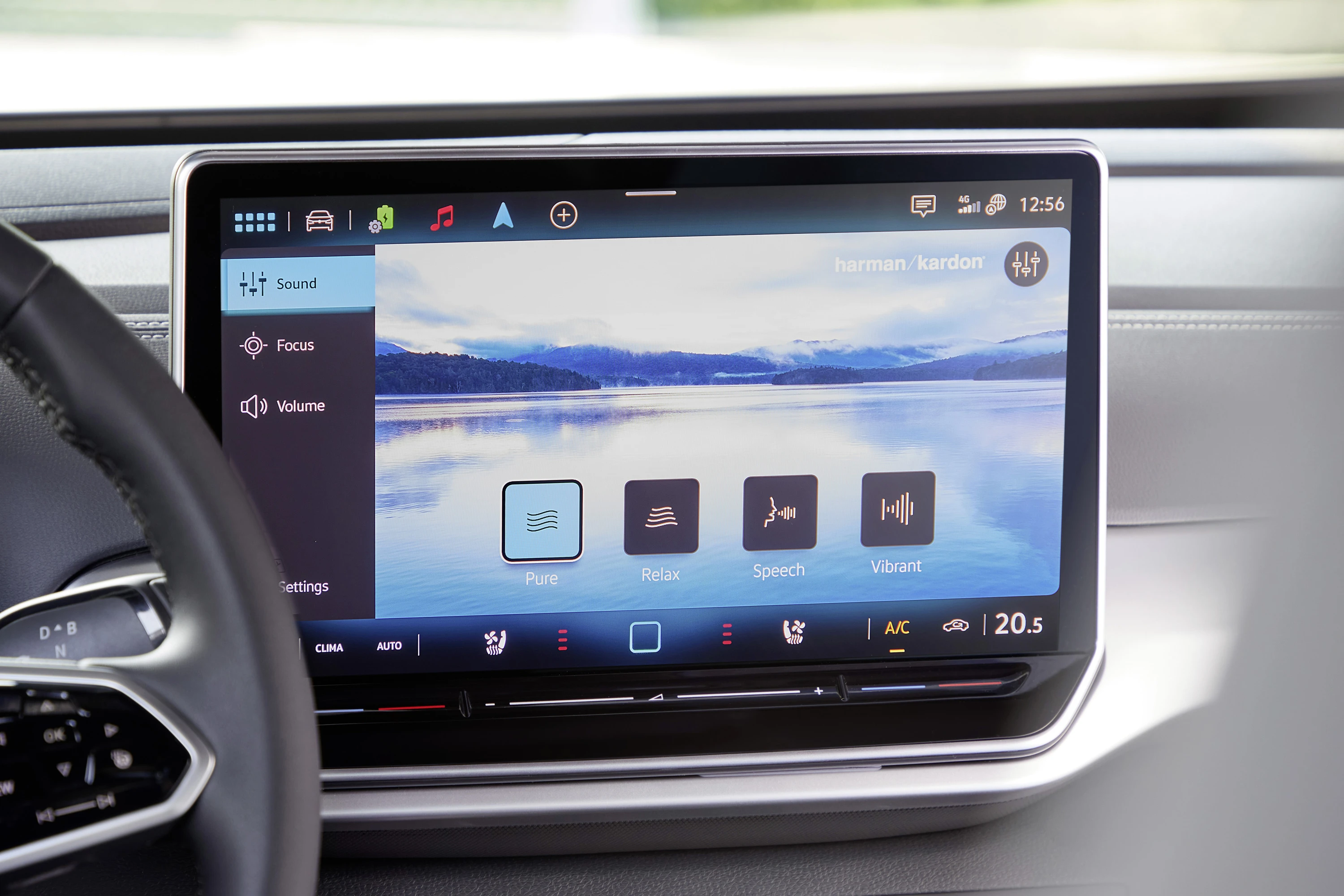Volkswagen ID.5 Pro screens view
