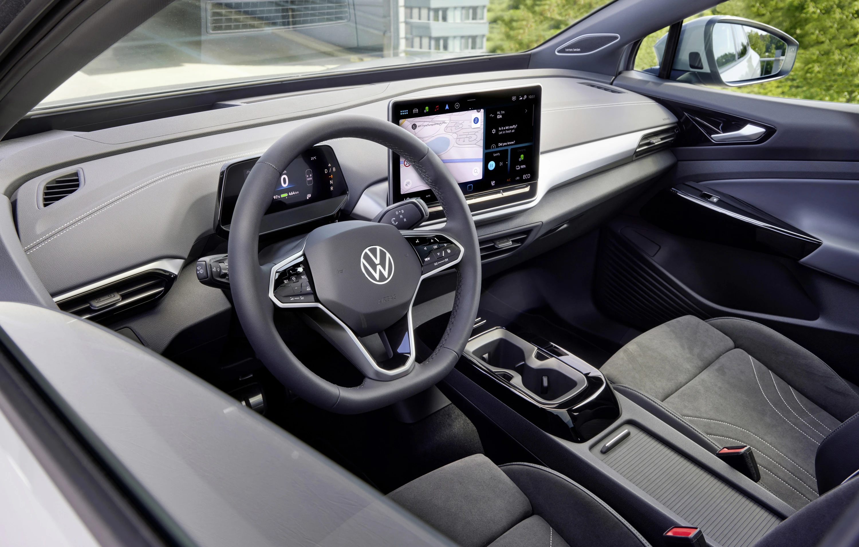 Volkswagen ID.5 Pure screens view