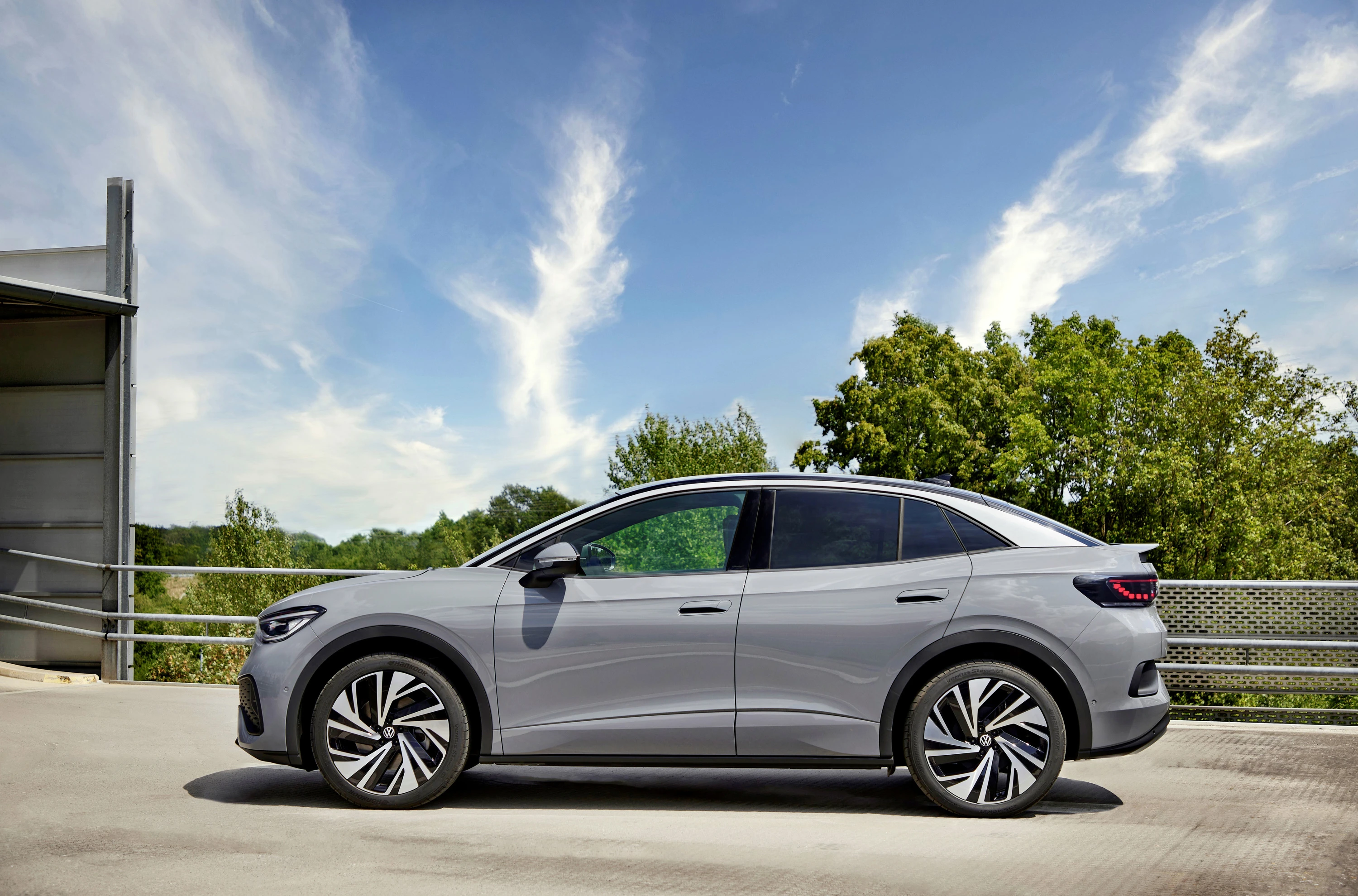Volkswagen ID.5 Pure exterior view