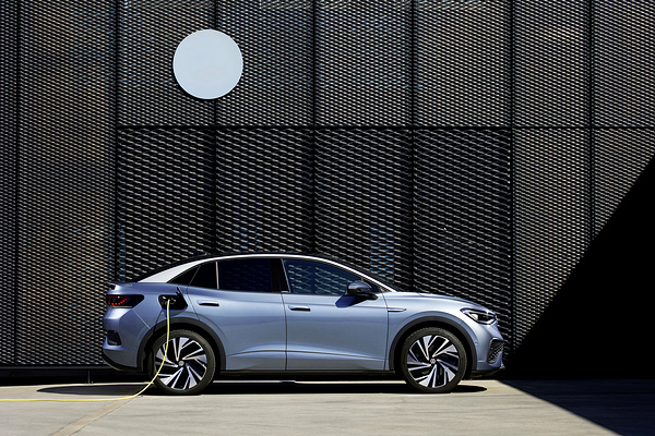 Volkswagen ID.5 Pure charging view