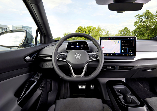 Volkswagen ID.5 Pure screens view