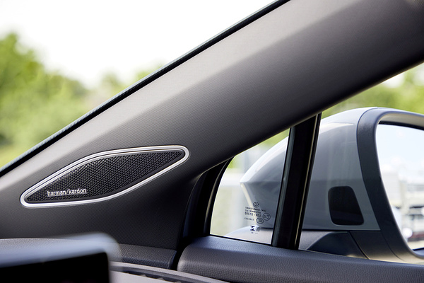 Volkswagen ID.5 Pure speakers view