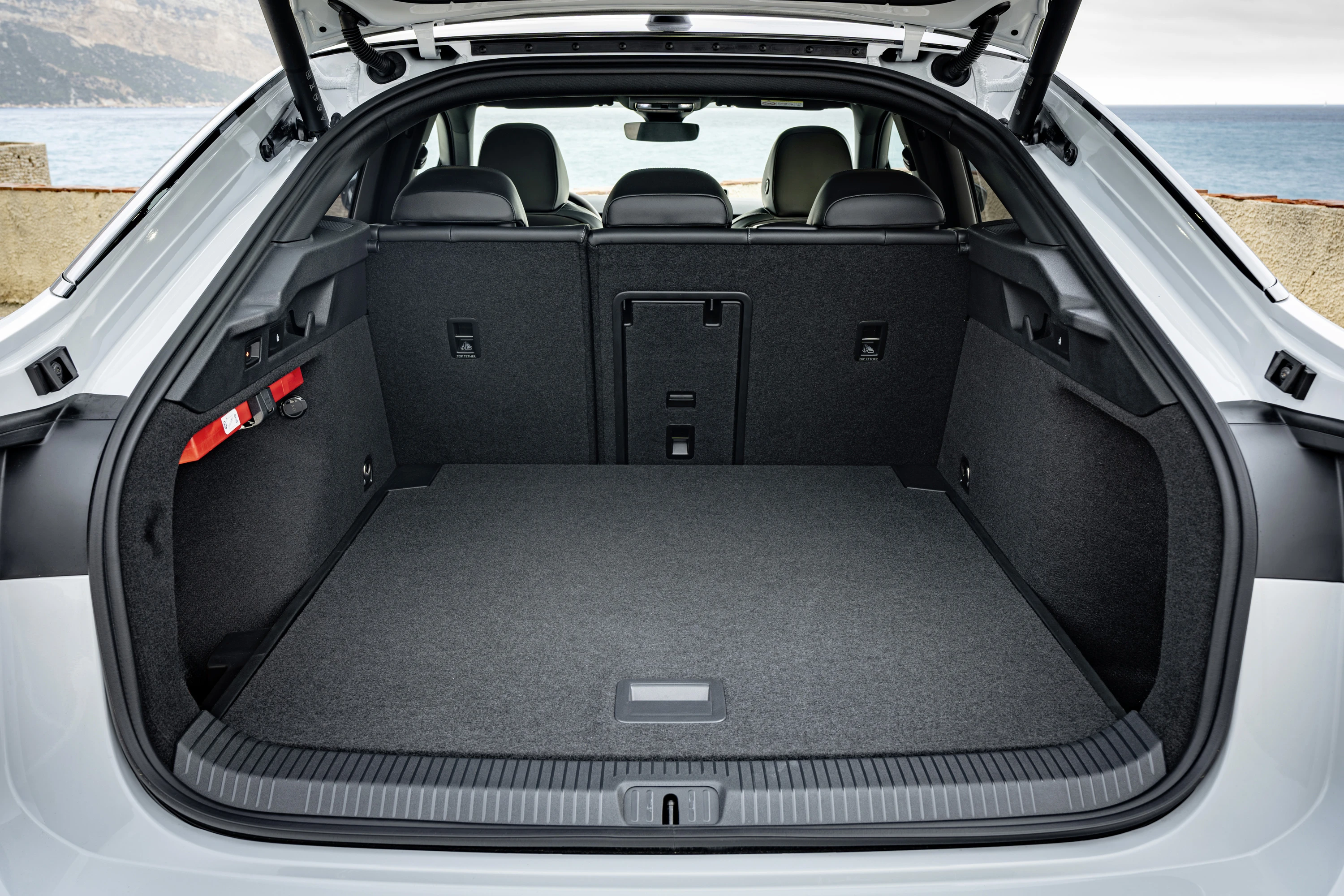 Volkswagen ID.7 GTX trunk view