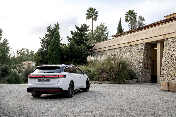 Volkswagen ID.7 GTX Tourer exterior view