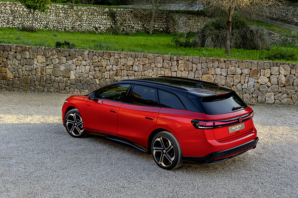 Volkswagen ID.7 GTX Tourer exterior view