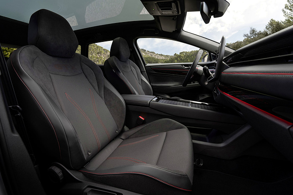 Volkswagen ID.7 GTX Tourer frontseats view