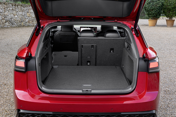 Volkswagen ID.7 GTX Tourer trunk view