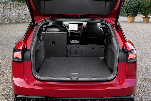 Volkswagen ID.7 GTX Tourer trunk view