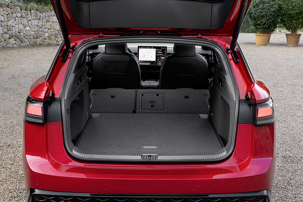 Volkswagen ID.7 GTX Tourer trunk view