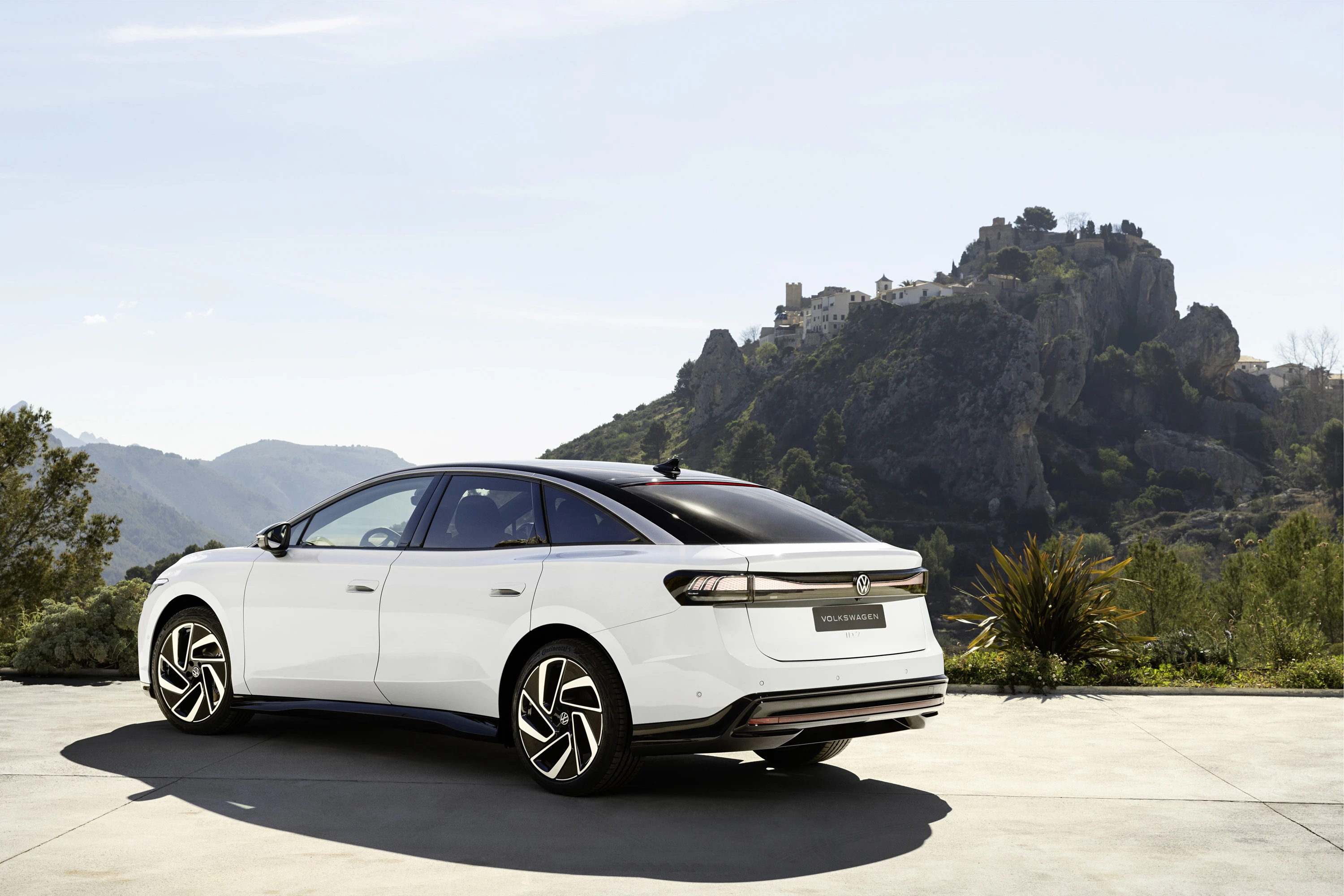 Volkswagen ID.7 Pro exterior view