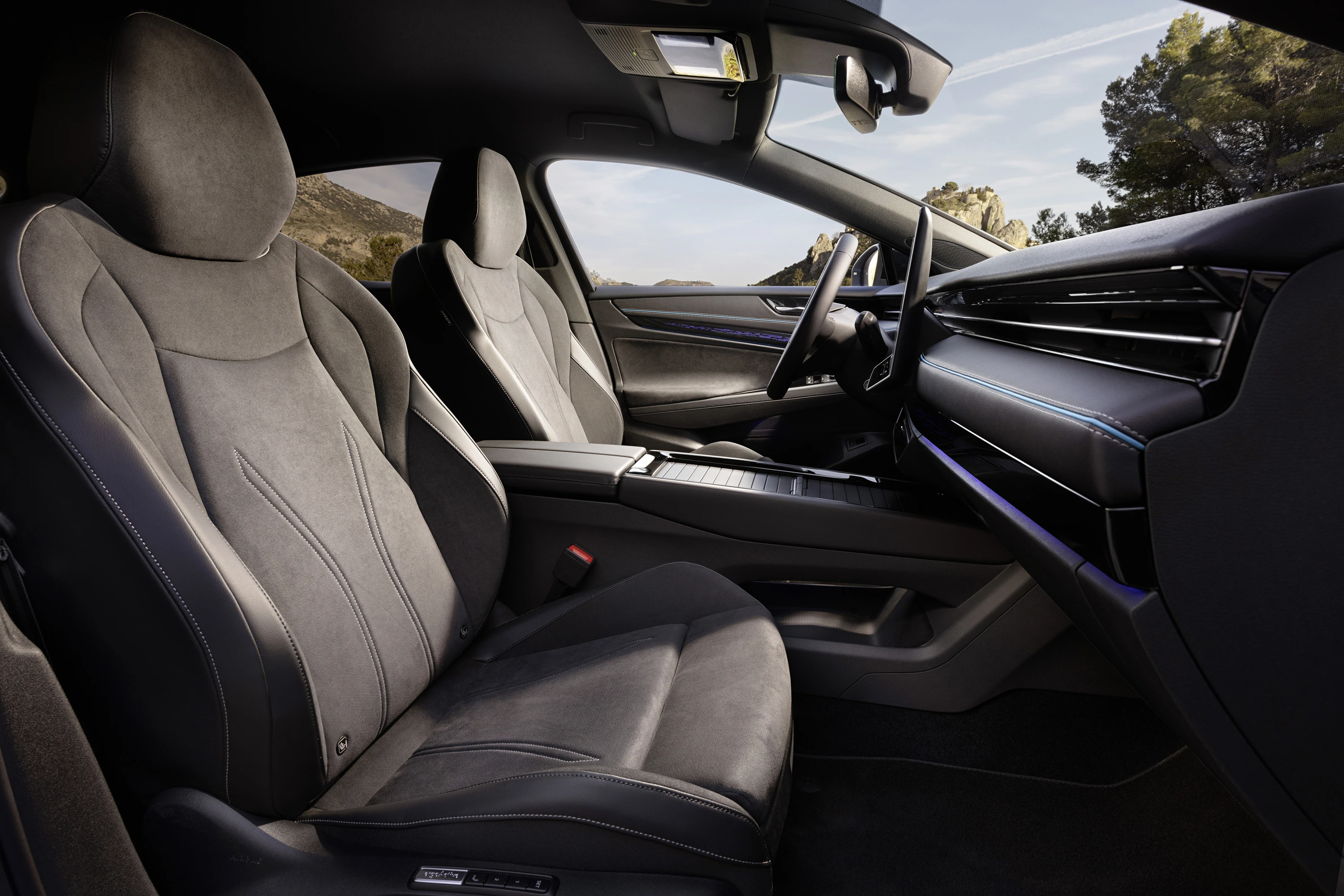 Volkswagen ID.7 Pro S frontseats view